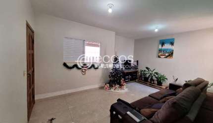 Casa à venda, 3 quartos, 2 suítes, 2 vagas, Jardim Patrícia - Uberlândia/MG