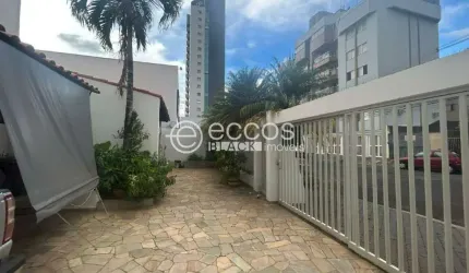 Casa à venda, 4 quartos, 1 suíte, 5 vagas, Saraiva - Uberlândia/MG