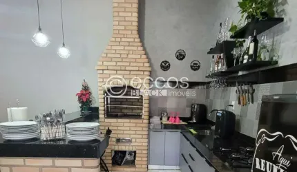 Casa à venda, 4 quartos, 1 suíte, 2 vagas, Laranjeiras - Uberlândia/MG