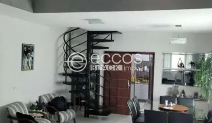 Casa em condomínio à venda, 4 quartos, 2 suítes, 4 vagas, Alto Umuarama - Uberlândia/MG
