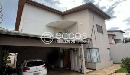 Casa à venda, 4 quartos, 3 vagas, Jardim Karaíba - Uberlândia/MG