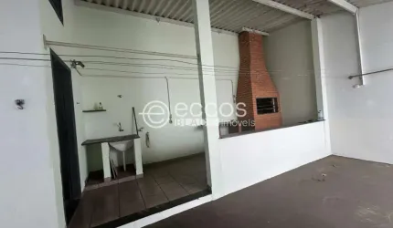 Casa à venda, 4 quartos, 1 suíte, 5 vagas, Santa Rosa - Uberlândia/MG
