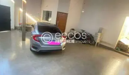 Casa à venda, 3 quartos, 1 suíte, 5 vagas, Planalto - Uberlândia/MG