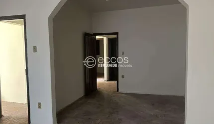 Casa para aluguel, 3 quartos, CENTRO - ARAGUARI/MG