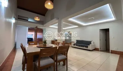 Casa à venda, 4 quartos, 3 suítes, 4 vagas, Santa Mônica - Uberlândia/MG
