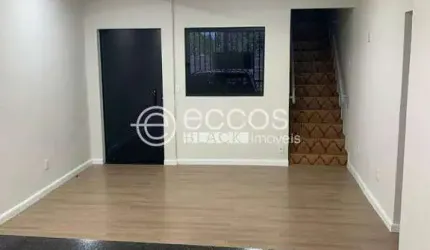 Casa à venda, 5 quartos, 1 suíte, 2 vagas, Custódio Pereira - Uberlândia/MG