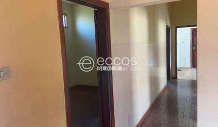 Casa à venda, 3 quartos, 1 vaga, Centro - Uberlândia/MG