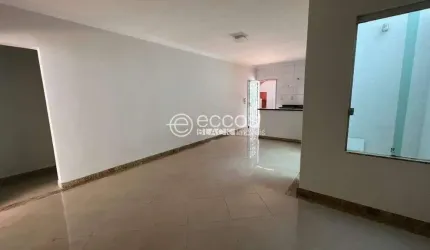 Casa à venda, 3 quartos, 1 suíte, 2 vagas, Santa Mônica - Uberlândia/MG