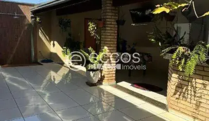 Casa à venda, 3 quartos, 1 suíte, 3 vagas, Santa Rosa - Uberlândia/MG