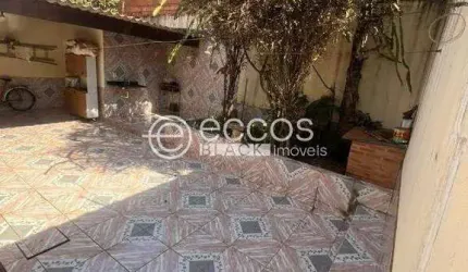 Casa à venda, 3 quartos, 1 suíte, 2 vagas, São Jorge - Uberlândia/MG