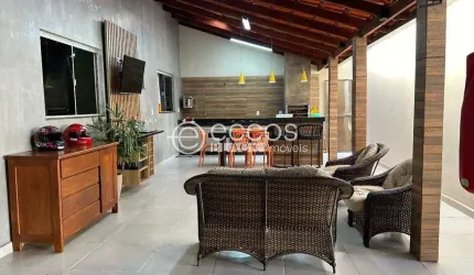 Casa à venda, 4 quartos, 1 suíte, 4 vagas, Jardim Ipanema - Uberlândia/MG