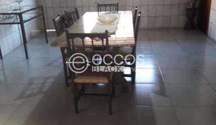 Casa à venda, 3 quartos, 1 suíte, 6 vagas, Jaraguá - Uberlândia/MG