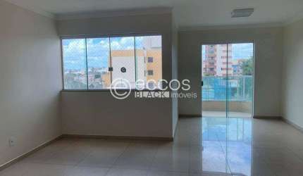 Apartamento à venda, 3 quartos, 1 suíte, 2 vagas, Santa Mônica - Uberlândia/MG