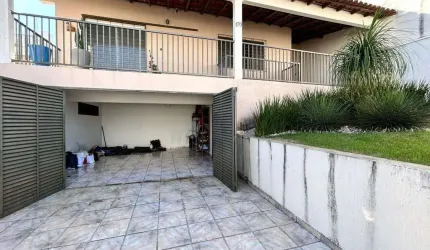 Casa à venda, 3 quartos, 1 suíte, 2 vagas, Santa Mônica - Uberlândia/MG