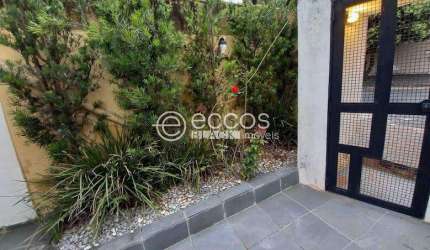 Casa à venda, 3 quartos, 1 suíte, 3 vagas, Santa Mônica - Uberlândia/MG