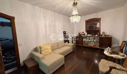 Casa para aluguel, 5 quartos, 3 suítes, 3 vagas, Lídice - Uberlândia/MG