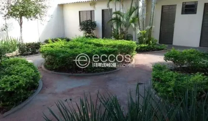 Casa à venda, 3 quartos, 1 suíte, 2 vagas, Centro - Uberlândia/MG