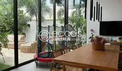 Casa em condomínio à venda, 3 quartos, 3 suítes, 2 vagas, Jardim Sul - Uberlândia/MG