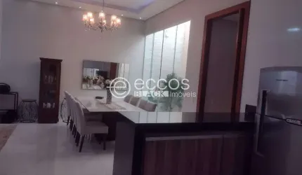 Casa à venda, 4 quartos, 1 suíte, 2 vagas, Aclimação - Uberlândia/MG