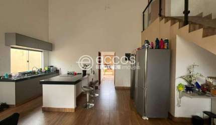 Casa à venda, 3 quartos, 1 suíte, 2 vagas, Jardim Ipanema - Uberlândia/MG