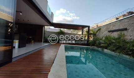 Casa em condomínio para aluguel, 4 quartos, 2 suítes, 4 vagas, Aclimação - Uberlândia/MG