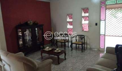 Casa à venda, 3 quartos, 1 suíte, 2 vagas, Martins - Uberlândia/MG