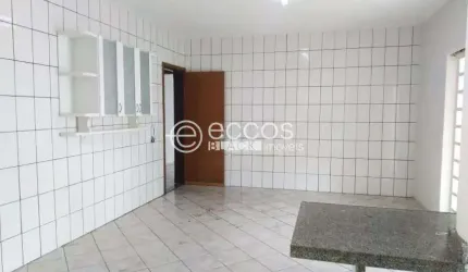 Casa à venda, 3 quartos, 1 suíte, 2 vagas, Santa Mônica - Uberlândia/MG