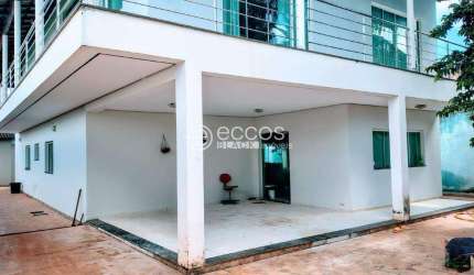 Casa à venda, 8 quartos, 3 suítes, 5 vagas, Jardim Karaíba - Uberlândia/MG