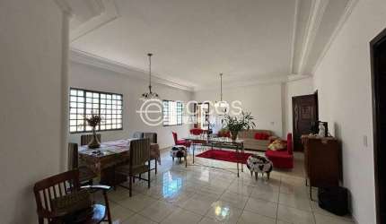 Casa à venda, 4 quartos, 4 suítes, 4 vagas, Jardim Karaíba - Uberlândia/MG