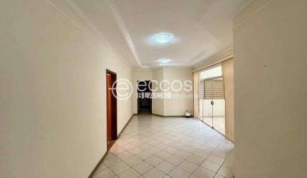 Casa à venda, 4 quartos, 2 suítes, 3 vagas, Jardim Karaíba - Uberlândia/MG