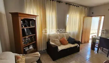 Casa à venda, 3 quartos, 1 suíte, 2 vagas, Tancredo Neves - UBERABA/MG