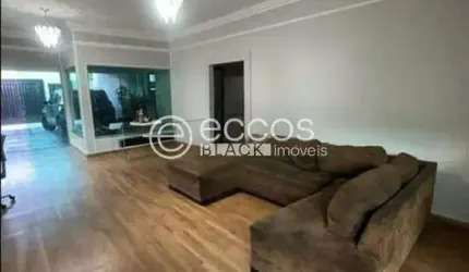 Casa à venda, 3 quartos, 3 suítes, 4 vagas, Jardim do Lago - UBERABA/MG