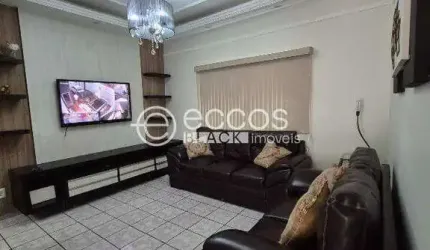 Casa para aluguel, 3 quartos, 1 suíte, 2 vagas, Laranjeiras - Uberlândia/MG