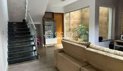 Casa à venda, 3 quartos, 1 suíte, 2 vagas, Granada - Uberlândia/MG