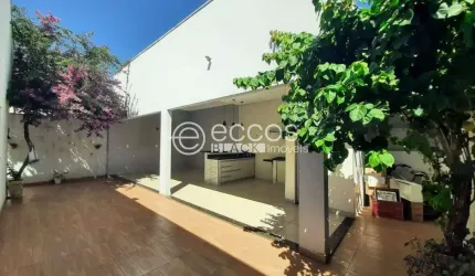 Casa em condomínio à venda, 3 quartos, 2 suítes, 4 vagas, Jardim Holanda - Uberlândia/MG