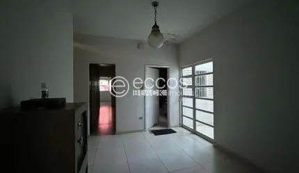 Casa à venda, 4 quartos, 2 suítes, 2 vagas, Centro - Uberlândia/MG
