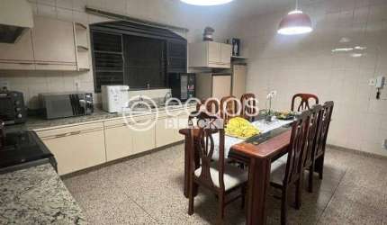 Casa à venda, 3 quartos, 2 suítes, 2 vagas, Residencial Gramado - Uberlândia/MG