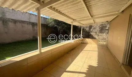Casa à venda, 3 quartos, 1 vaga, Luizote de Freitas - Uberlândia/MG