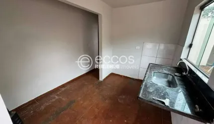 Casa à venda, 2 quartos, 4 vagas, Presidente Roosevelt - Uberlândia/MG