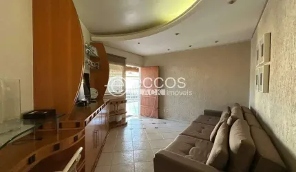 Casa à venda, 3 quartos, 1 suíte, 3 vagas, Santa Mônica - Uberlândia/MG