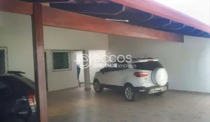 Casa à venda, 5 quartos, 1 suíte, 6 vagas, Jóquei Clube - ARAGUARI/MG
