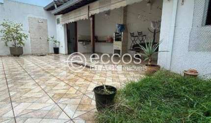Casa à venda, 3 quartos, 1 suíte, 2 vagas, Vigilato Pereira - Uberlândia/MG
