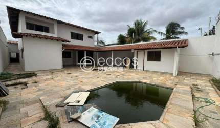 Casa à venda, 3 quartos, 3 suítes, 4 vagas, Custódio Pereira - Uberlândia/MG