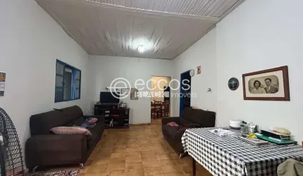 Casa à venda, 3 quartos, 2 vagas, Bom Jesus - Uberlândia/MG