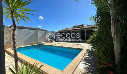 Casa à venda, 3 quartos, 1 suíte, 4 vagas, Presidente Roosevelt - Uberlândia/MG