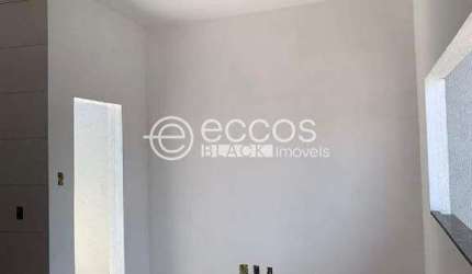 Casa à venda, 2 quartos, 1 suíte, 2 vagas, São Jorge - Uberlândia/MG