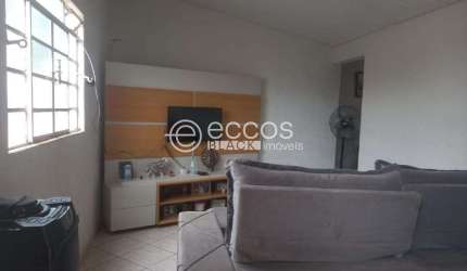 Casa à venda, 3 quartos, 1 suíte, 2 vagas, FABRÍCIO - UBERABA/MG