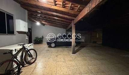 Casa à venda, 3 quartos, 1 suíte, 3 vagas, Jardim das Palmeiras - Uberlândia/MG