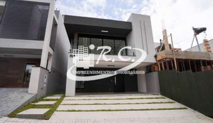 RC Imóveis vende sobrado em Condomínio fechado no santa Cândida