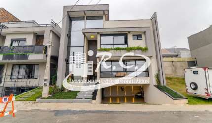 RC imóveis vende sobrado triplex no Xaxim